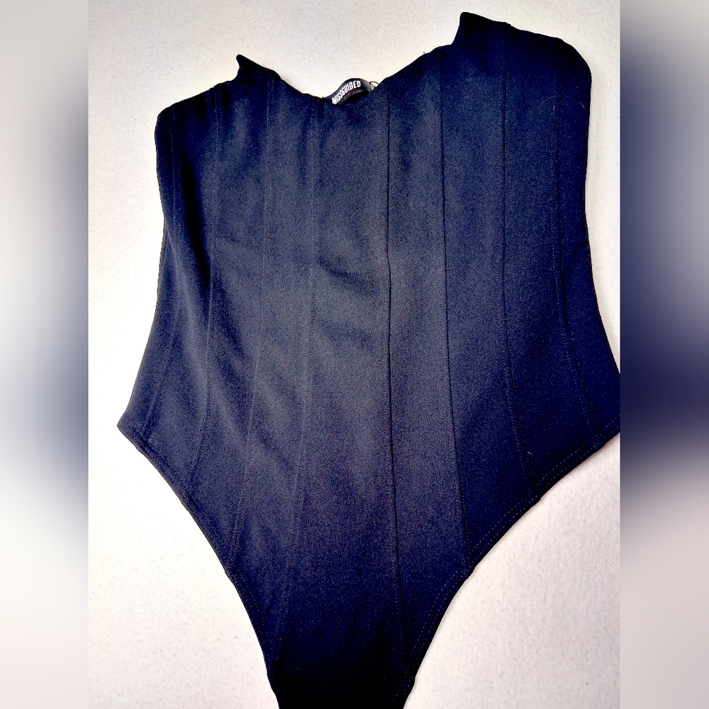 4/20$➡️ Missguided + Black Sleeveless Bodysuit